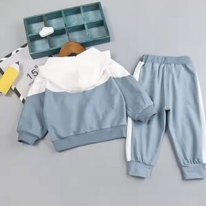 WARM UP KIDS TRACKSUIT 6-9M front zip jacket & pull on pants. Baby blue & White